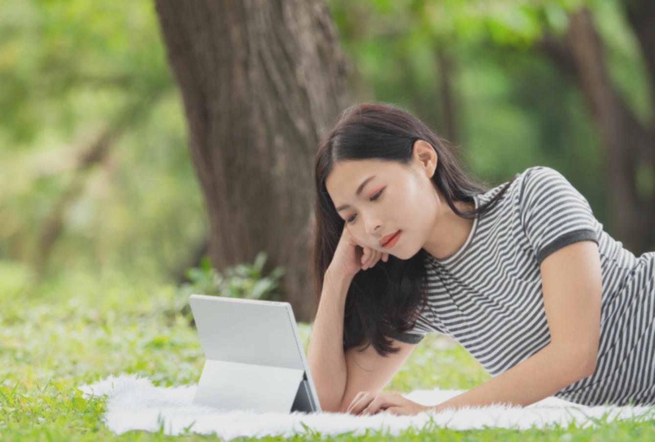 Revisión de informes financieros y documentación analítica